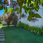 Em Frente A Praia; 2 Quartos; Wifi 300 Mbs; Ate 6 Pessoas; No 2 Pavimento; Estacionamento Gratuito 1 Carro